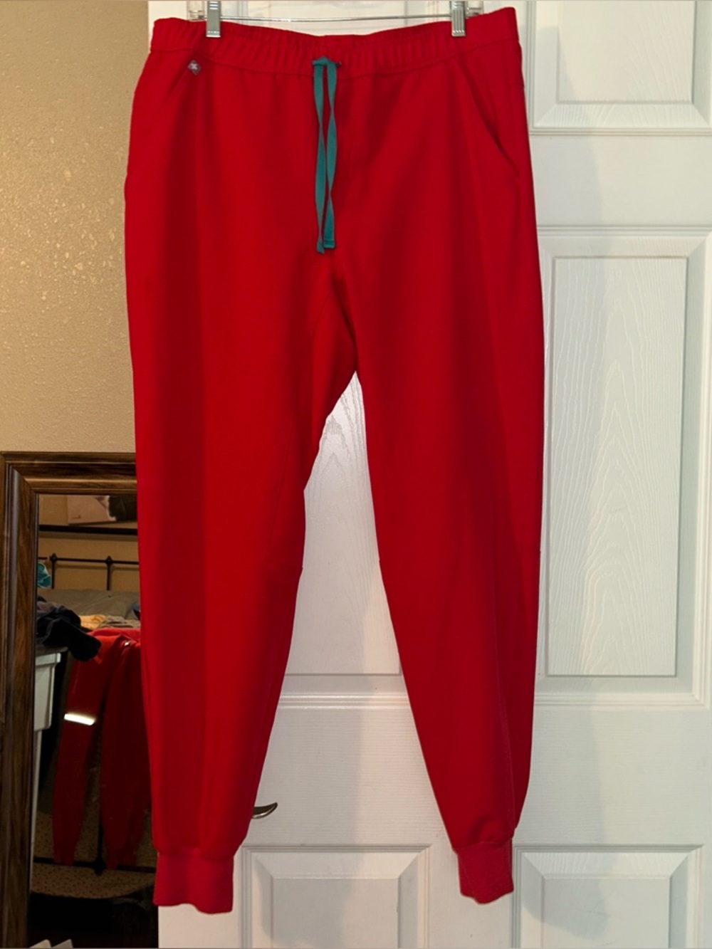 Mens awesome red figs tansen jogger scrub pants size large w/ turquoise strings
